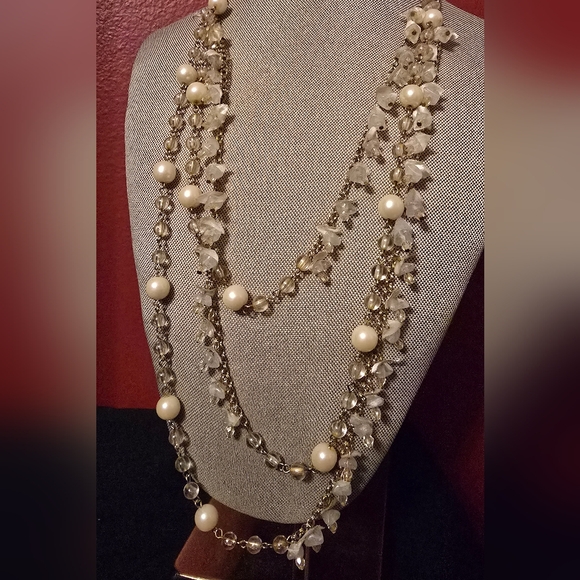 Vintage Jewelry - Vintage Pearl Chip & silken petal 3 strand necklace